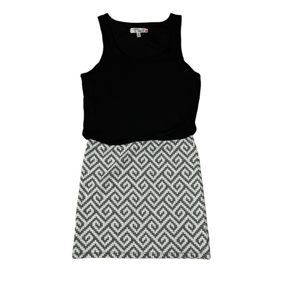 Derek Heart Dresses & Skirts - Derek Heart EUC Black & White Spiral Dress